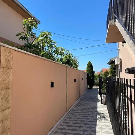 Apartman Diamond Lux Surcin Exterior photo